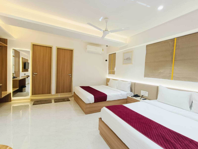 Room 3, MURLI HOTEL LUXURY ROOMS, Surat