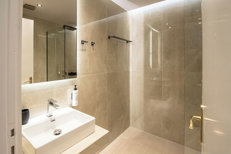 Bathroom 5, Talos Hotel Apartments, Crete