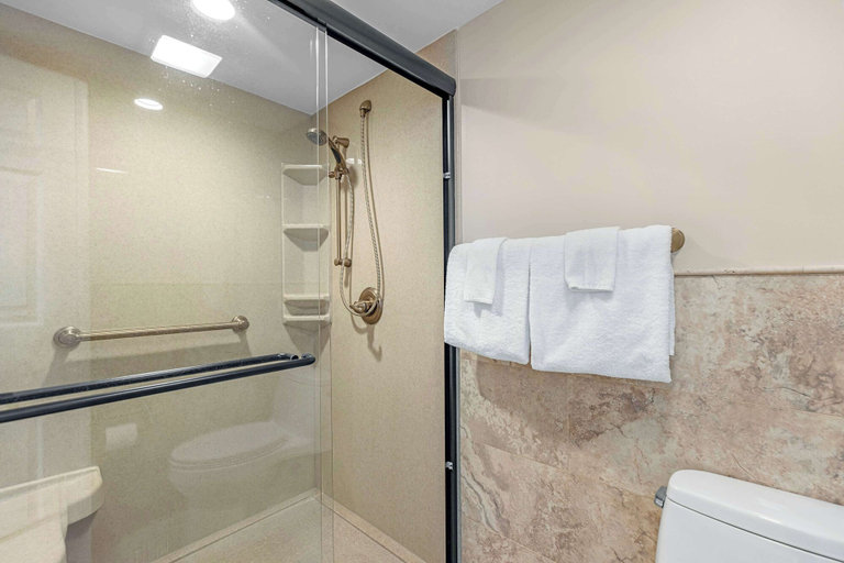 Bathroom 5, Panoramic Paradise - Lakefront Home for 15, Morgan