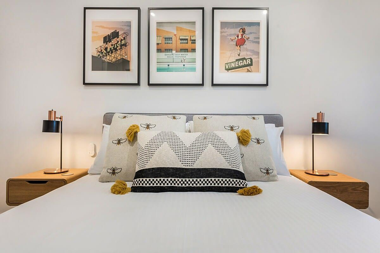 Bedroom 2, Beautiful 2-Storey Unit with Balcony near Smith St, Melbourne