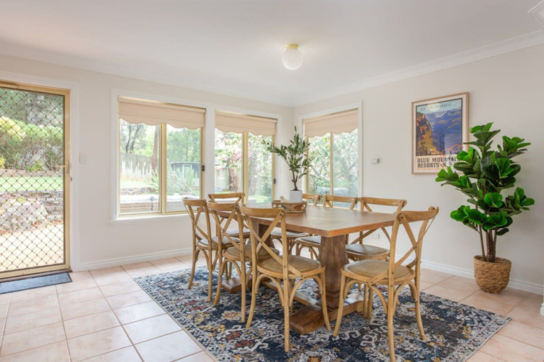 Private kitchen 2, Stunning Katoomba Home With Lush Garden&playground, Blue Mountains