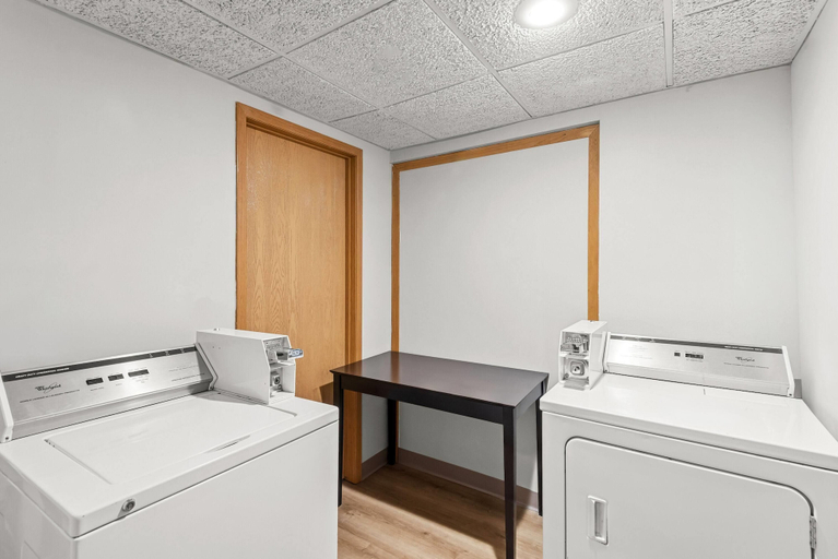 Bathroom 4, Days Inn by Wyndham Ames, Story