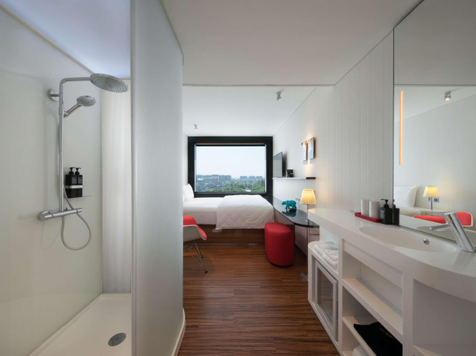 Bathroom 5, citizenM Shanghai Hongqiao, Shanghai