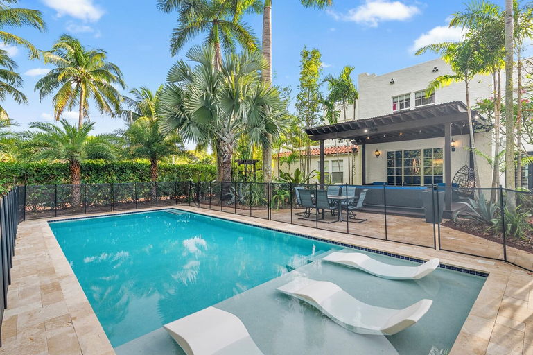 Pool 5, 2 Mansions with Pool in West Palm Beach, Palm Beach