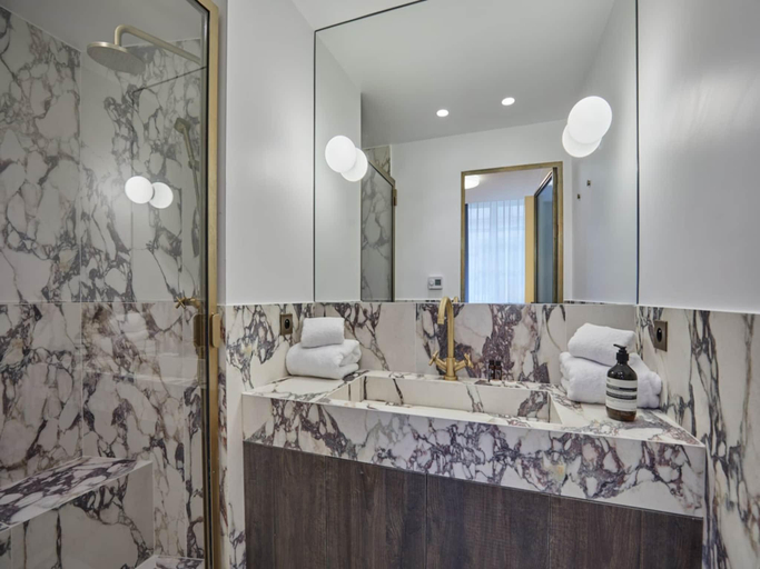 Bathroom 3, Apartment Louvre Palais Royal, Paris