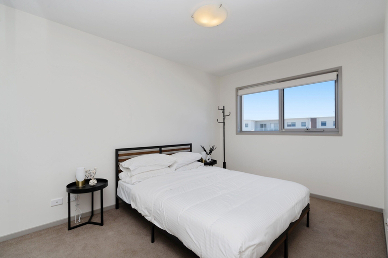 Room 2, Elegant 2-bed Apartment With Balcony, Canberra