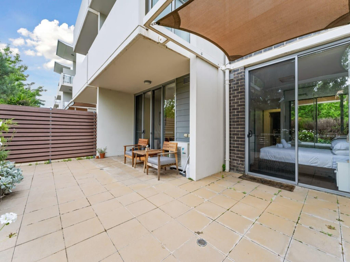 4, Tranquil 1-bed Apartment With Courtyard, Pool, BBQ, Canberra