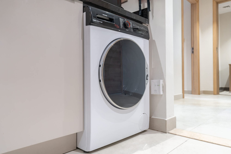 Room 5, A Fantastic 1 Bed Flat Located in JVC, Dubai