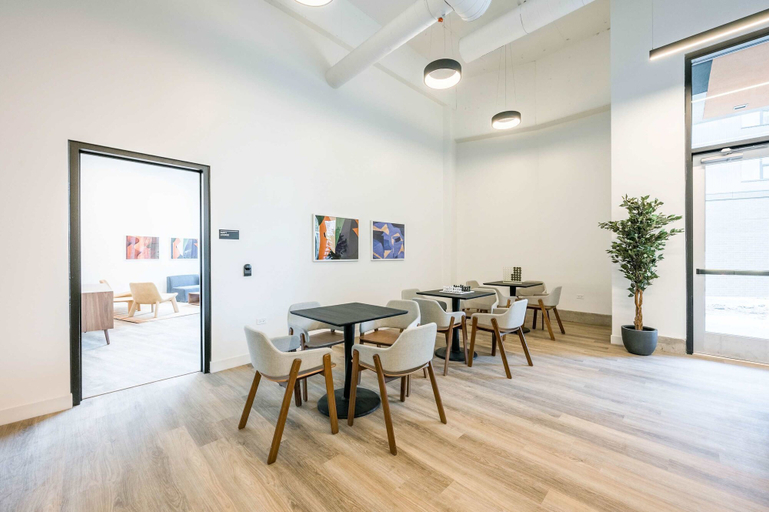 Room 4, 4BR Group Retreat Near Lincoln Park, Cook