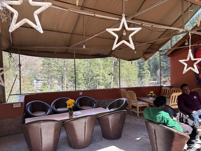 Food & Drinks 2, Skylark huts, Kullu
