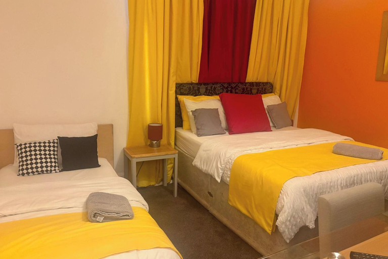 Room 5, Sandon Apartment Oasis in Birmingham, Sandwell