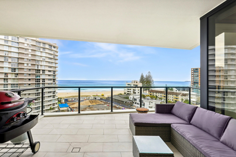 Balcony 3, Glorious Ocean Views, 2-bed, Pool & Amenities, Gold Coast