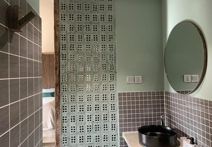 Bathroom, Kaia Gallery Hotel, Da Nang