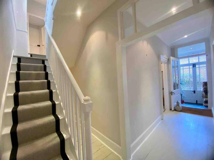 Interior 2, 17th Century Coach House - Pet & Family Friendly, Wiltshire