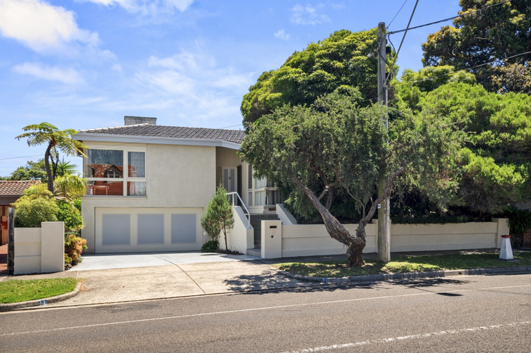 Exterior 5, 5-bed Haven With Pool Minutes From Beaches, Melbourne