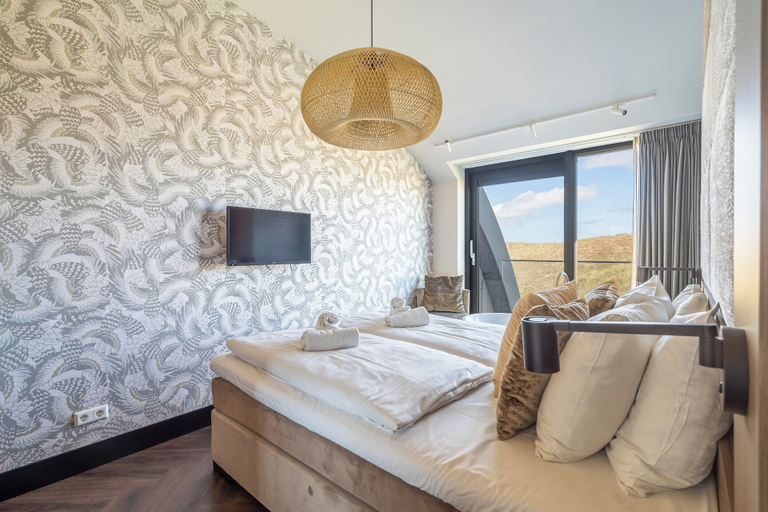 Room 5, Lavish Apartment With Private Sauna, Zijpe