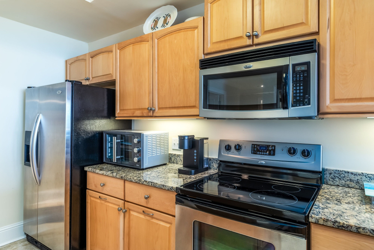 Private kitchen 2, Wave Watcher - Holiday Isle #609 3 Bedroom Condo by RedAwning, Mobile