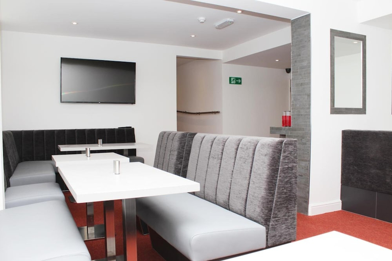 Food & Drinks 5, Flexistay Leicester Gables Aparthotel, Leicester