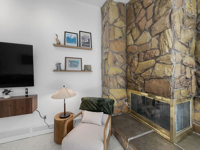 Living area 5, A304 Lake Cliffe 2 Bedroom Condo by RedAwning, Summit
