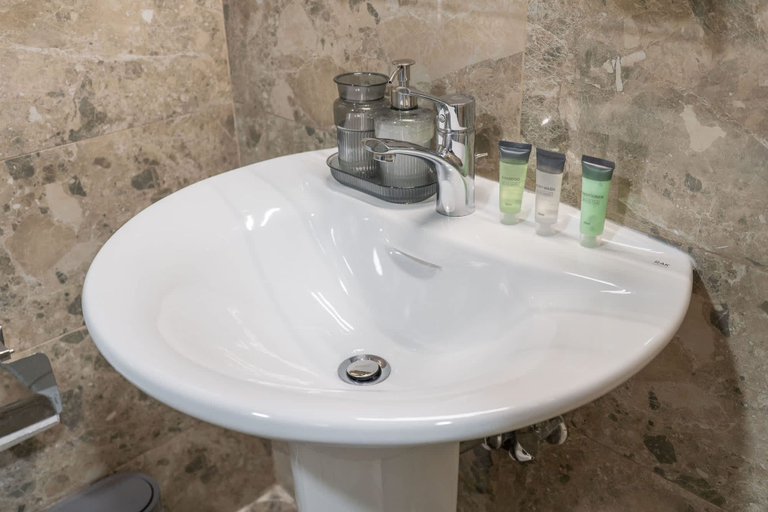 Room 5, Incredible Studio in Jumeirah Village Circle, Dubai