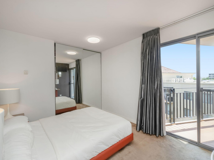 2, Sleek 2-Bed Apartment in Vibrant Kingston, Canberra