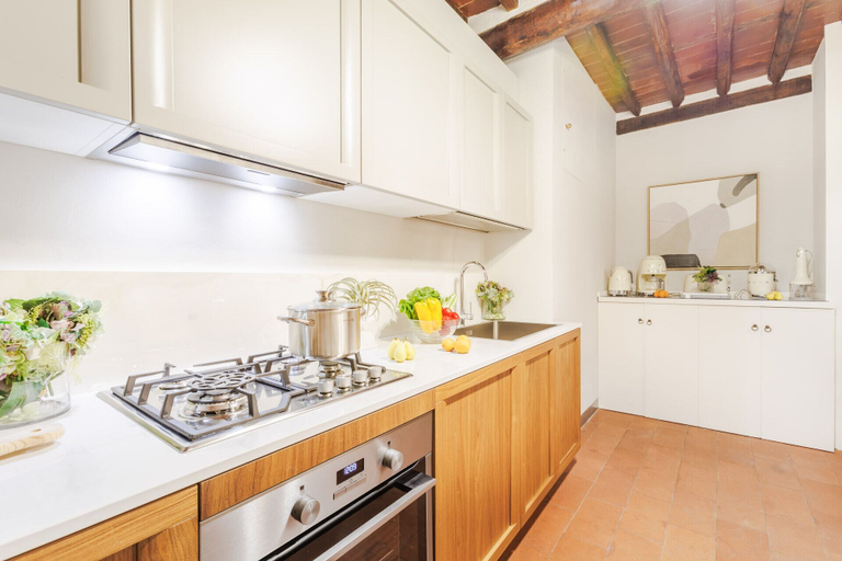 Room 5, The Hidden Alley Apartment, Lucca