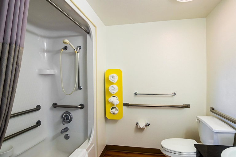 Bathroom 3, Motel6 Wheatland, WY, Platte
