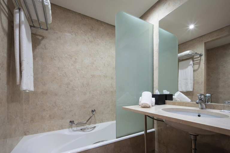 Bathroom 5, Eurostars Al-Ándalus Palace, Sevilla
