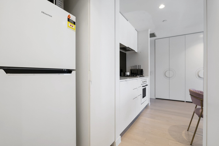Private kitchen 3, Bright South Yarra 1 Bed Flat Near Cafes & Shops, Melbourne
