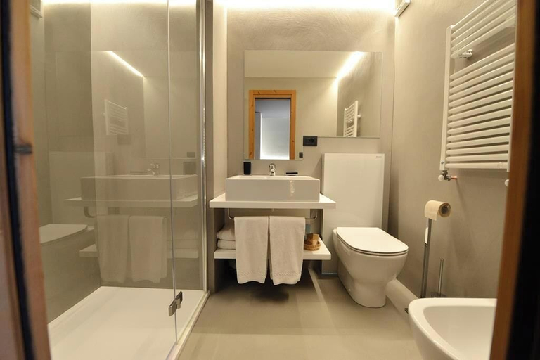 Bathroom 4, La Madonnina del Gran Paradiso, Aosta