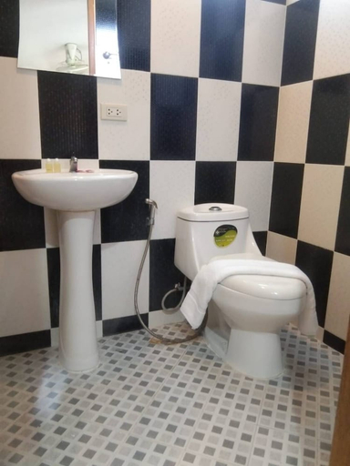Bathroom 2, Lucky Inn Residency, Pattaya
