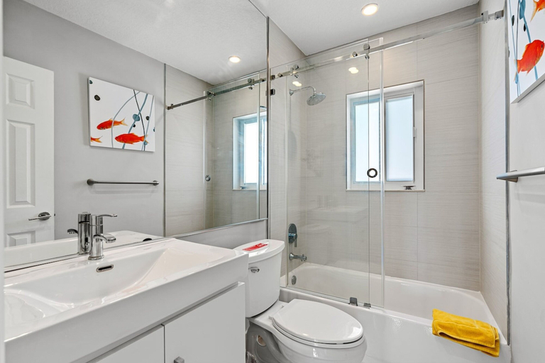 Room 4, Waterfront Retreat With Pool Steps to Beach, Broward