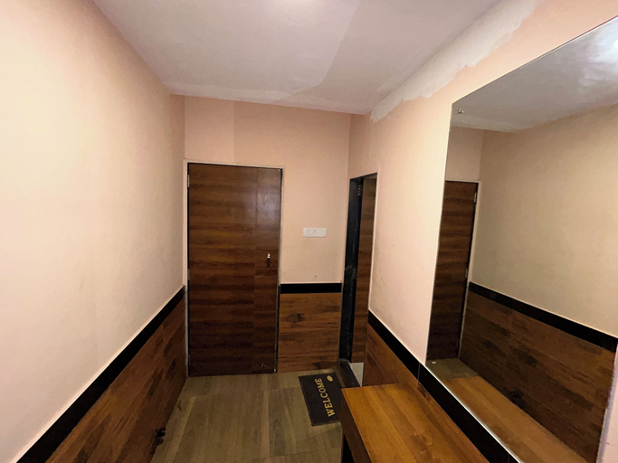 Others 5, Lucky Serviced Apartments – Near BKC, Mumbai Suburban