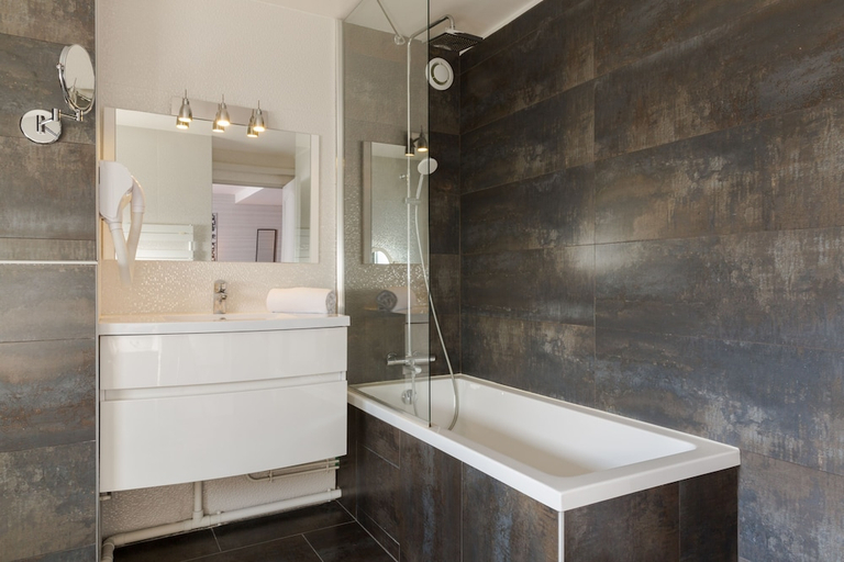 Bathroom 2, Relais St Eloi, Sure Hotel Collection by Best Western, Indre-et-Loire
