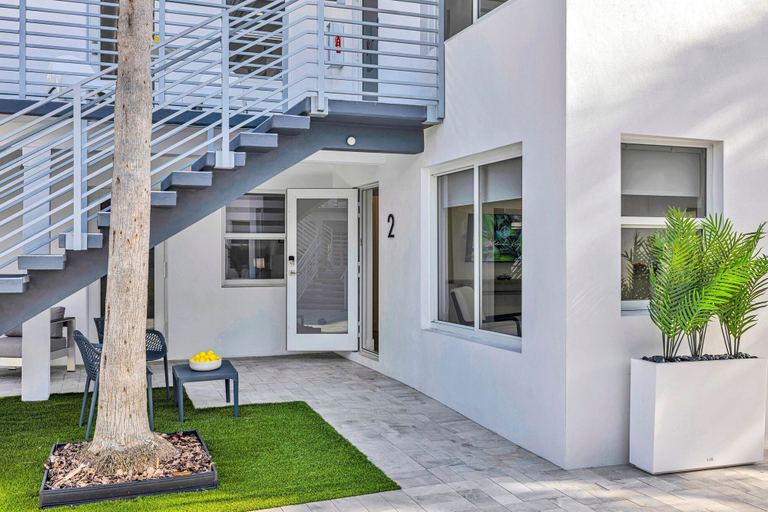Room 2, Beach Condo King Bed Lush Patio w BBQ Birch Key Two, Broward
