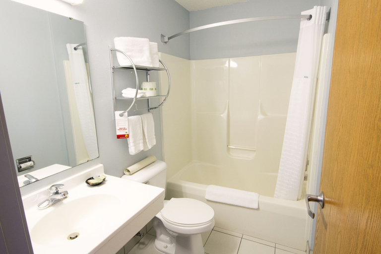 Bathroom 4, Super 8 by Wyndham Adrian, Lenawee