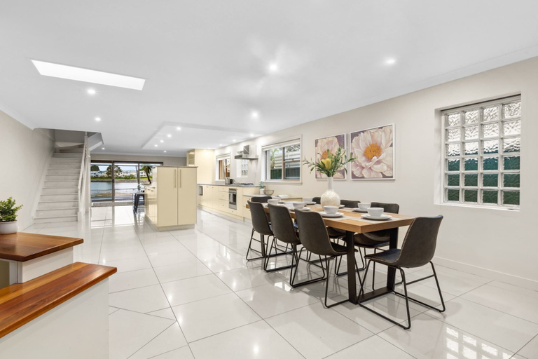 Dining 3, Modern 3-bed With Pool & Water Views by Beach, Sydney