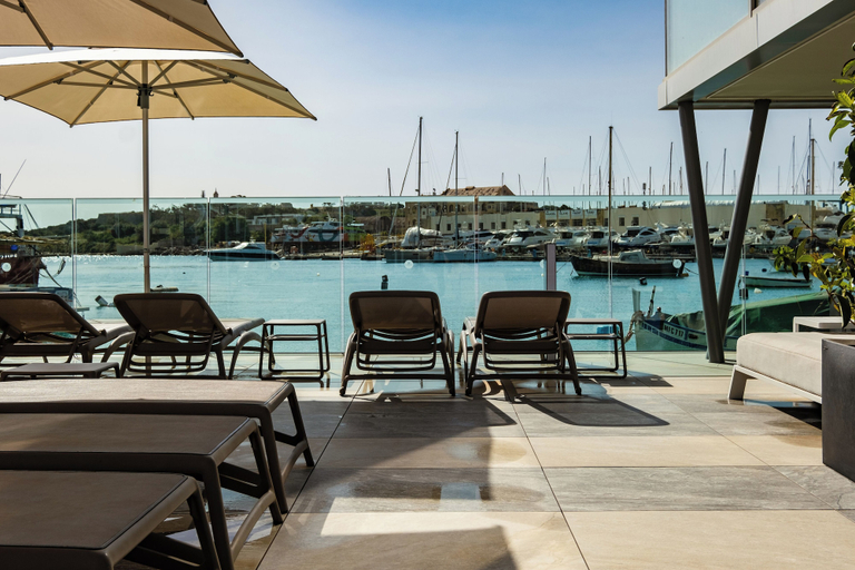 Food & Drinks, Strand Suites By Neu Collective