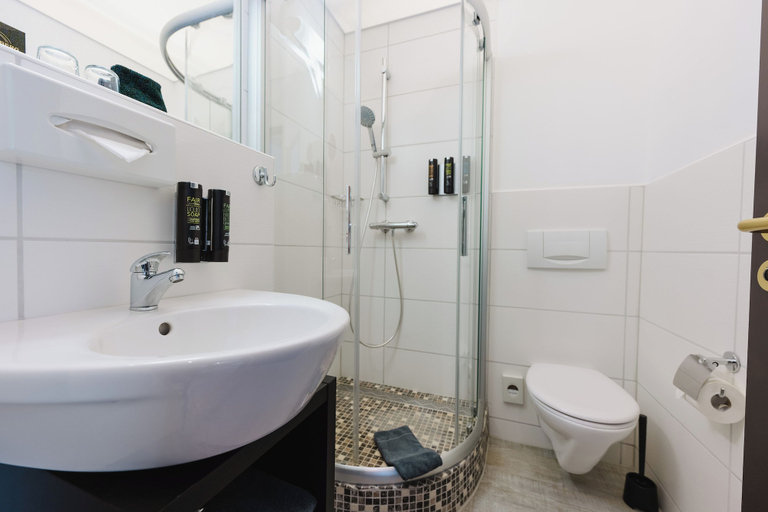 Bathroom 4, Hotel Kaiserhof, Karlsruhe
