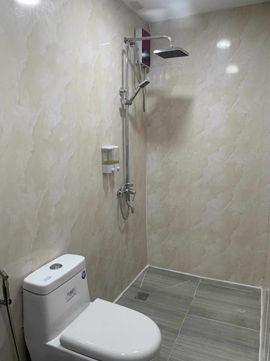 Bathroom 2, Maine City, Manila City
