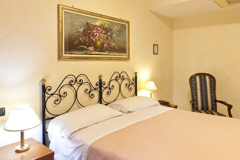 Bedroom 5, Stromboli, Rome