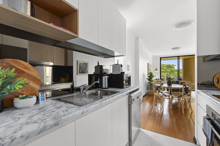 Kitchen 4, Bright & Spacious Surry Hills Apartment, Sydney