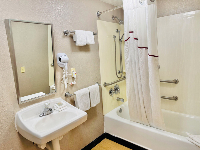 Bathroom 4, Red Roof Inn Milford - New Haven, New Haven