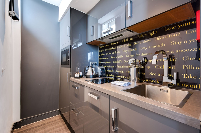 Food & Drinks 5, Roomzzz Chester City, Cheshire West and Chester