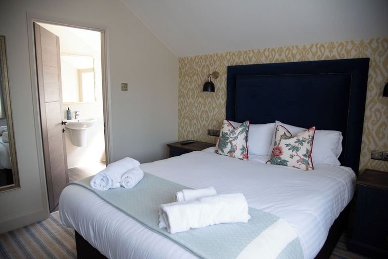 Bedroom 4, Thatchers Hotel, Surrey