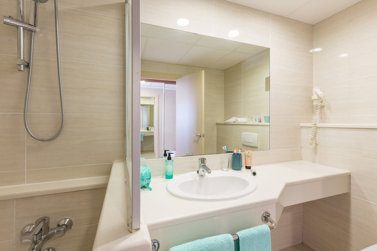 Bathroom 4, Bahia Calpe Hotel by Pierre and Vacances, Alicante