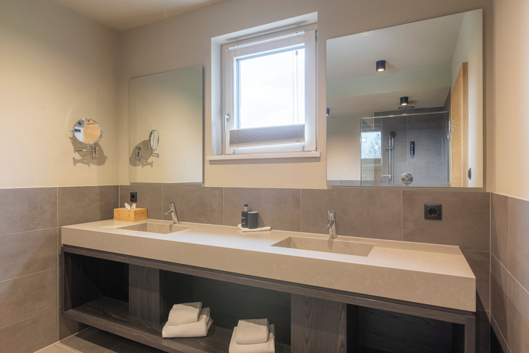 Bathroom 5, Berg & Golf Resort Westendorf by ALPS RESORTS, Kitzbühel