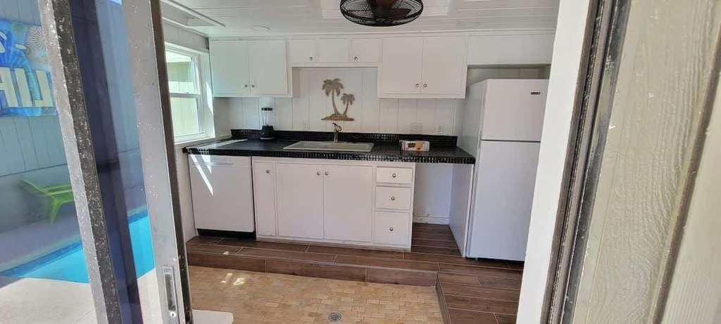 Private kitchen 5, Bahama Mama House 4 Bedroom Home by RedAwning, Cameron