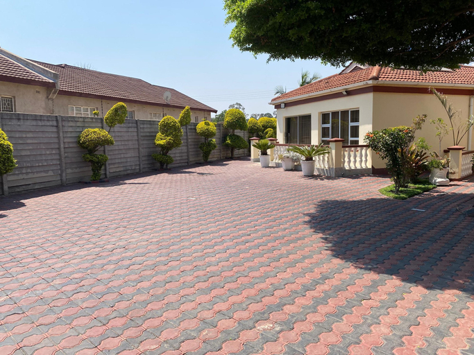 Room 5, Villa near Airport City Centre - 2317, Harare