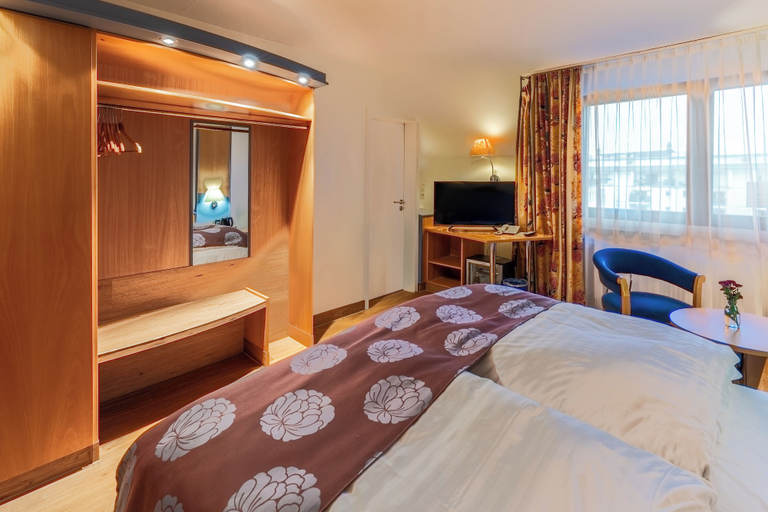 Bedroom 3, Hotel Karl, Offenbach am Main